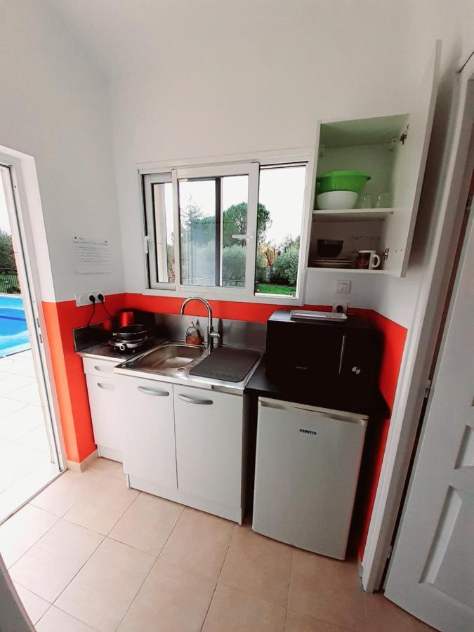La Clastre Location D'Un Studio Avec Piscine Et Clim Pres D'Uzes Bourdic Exterior foto